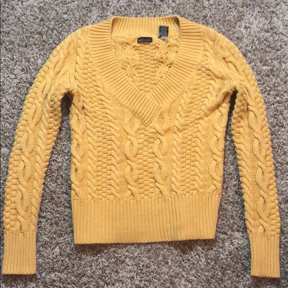 Yellow sweater! - Picture 1 of 4